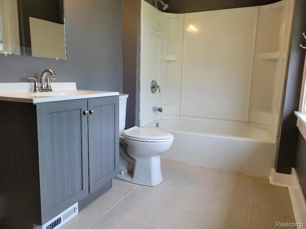 914 Middle Street Lansing City MI 48915