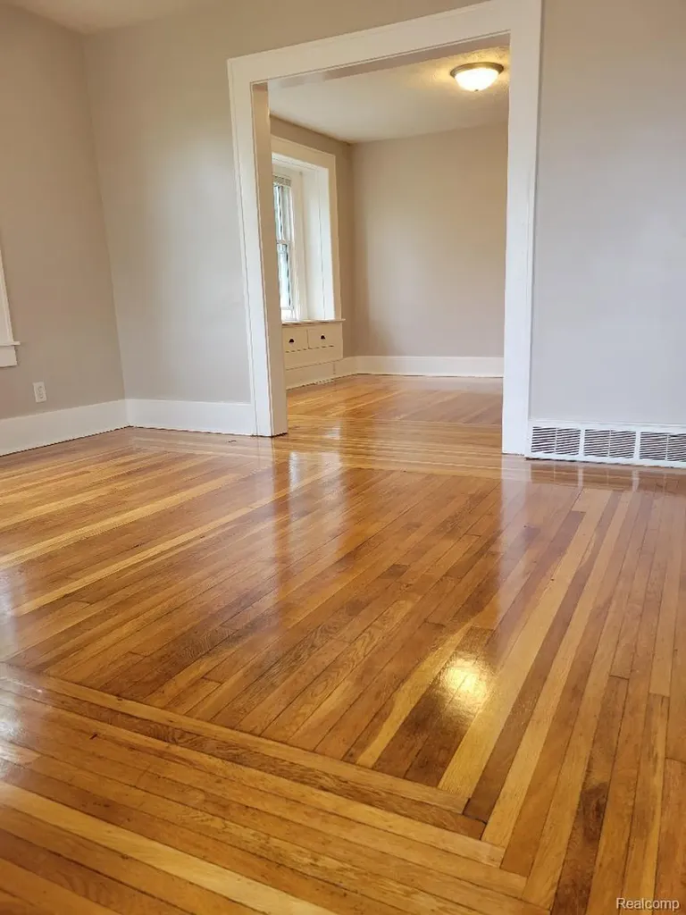 914 Middle Street Lansing City MI 48915