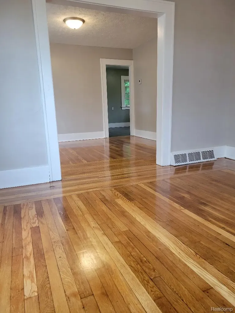 914 Middle Street Lansing City MI 48915