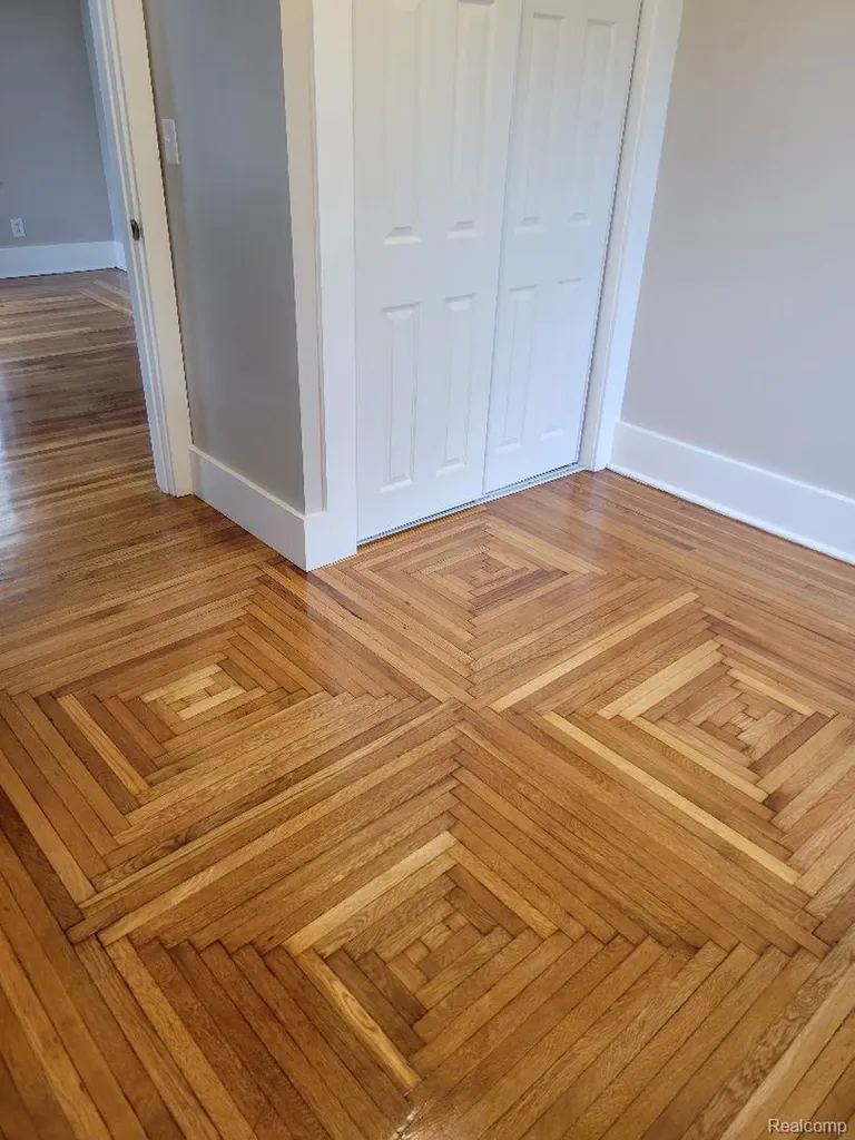 914 Middle Street Lansing City MI 48915