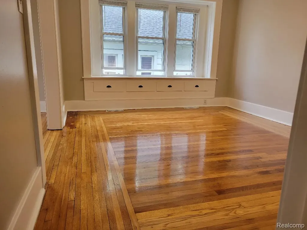 914 Middle Street Lansing City MI 48915