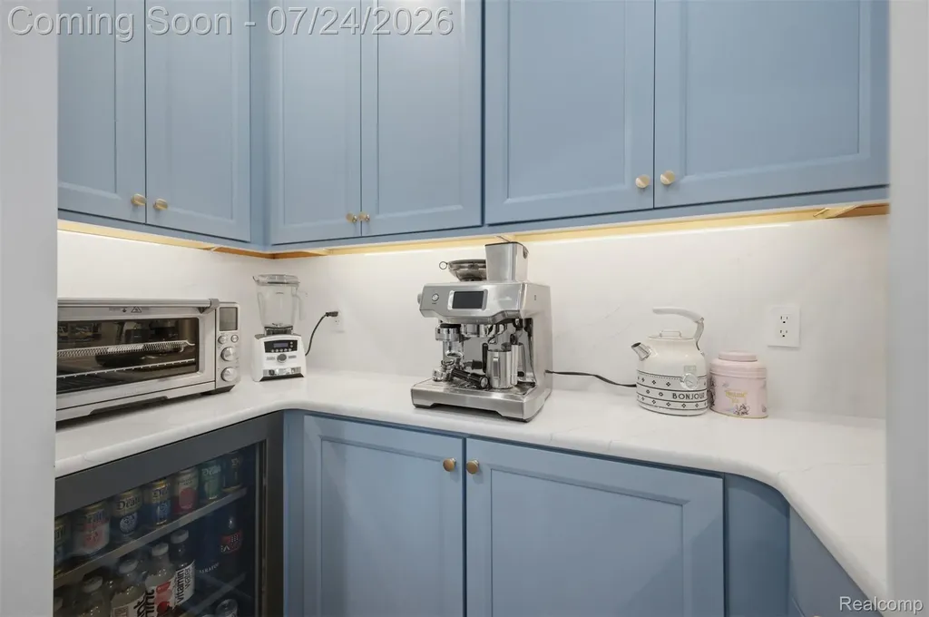 18199 Parkshore Drive Northville Township MI 48168