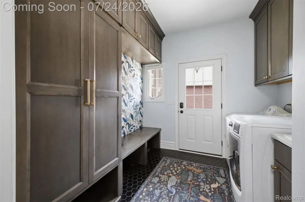 18199 Parkshore Drive Northville Township MI 48168