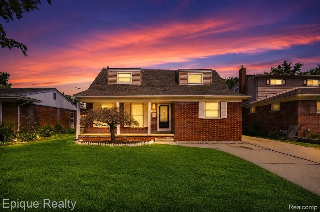 18317 Spring Court S Fraser City MI 48026