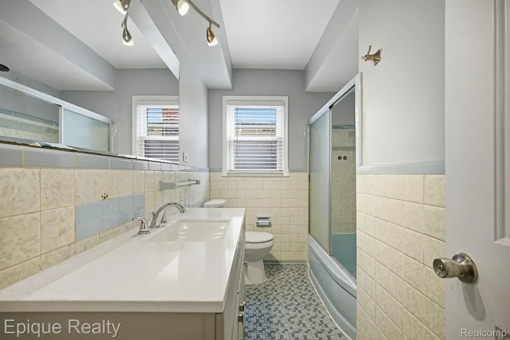 18317 Spring Court S Fraser City MI 48026