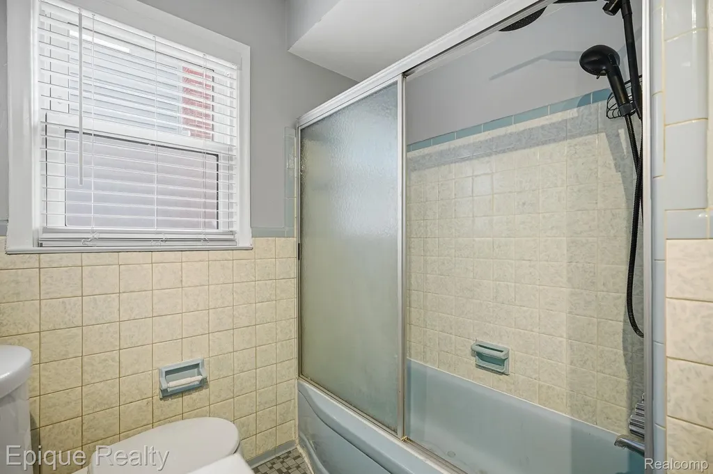 18317 Spring Court S Fraser City MI 48026