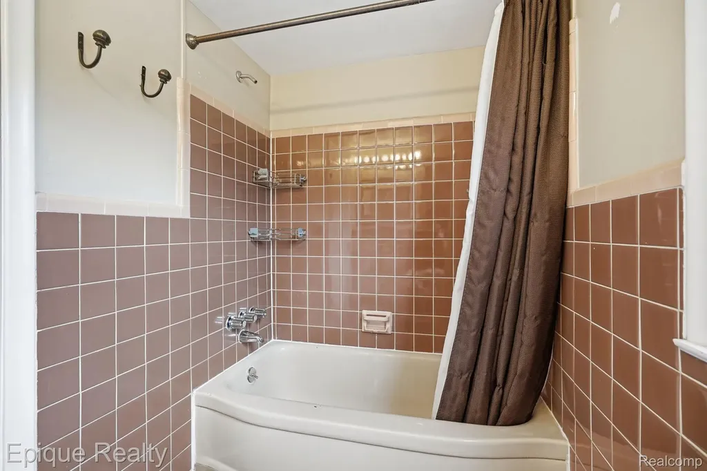 18317 Spring Court S Fraser City MI 48026