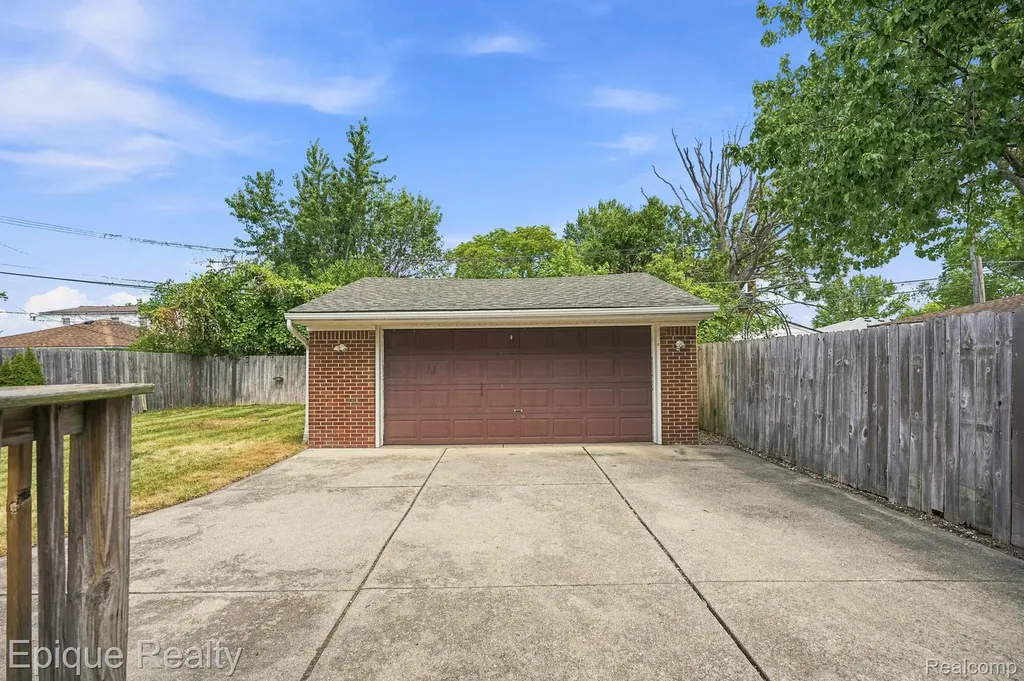 18317 Spring Court S Fraser City MI 48026