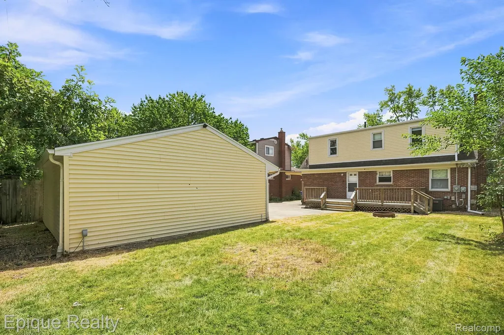 18317 Spring Court S Fraser City MI 48026