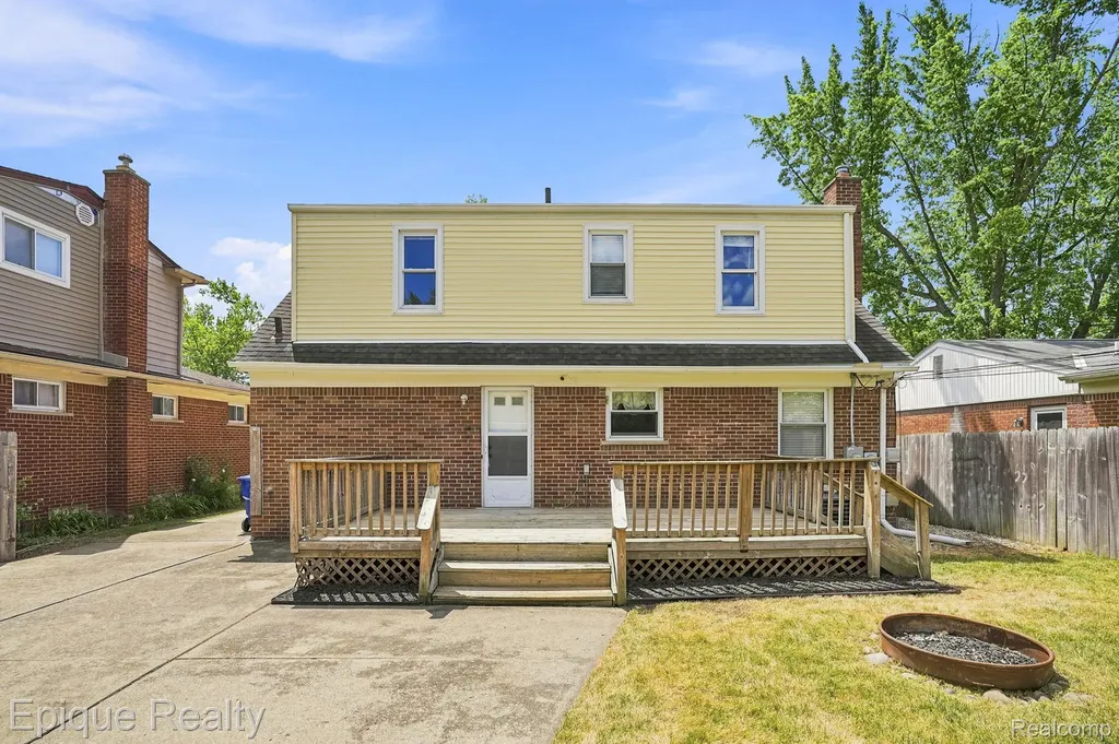 18317 Spring Court S Fraser City MI 48026