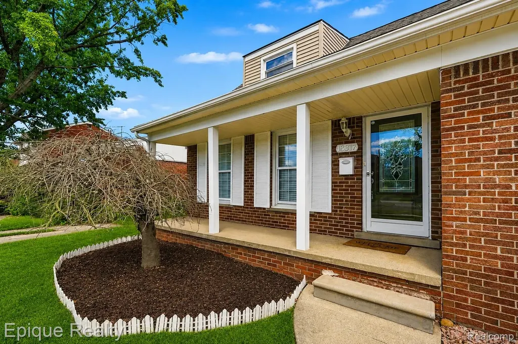 18317 Spring Court S Fraser City MI 48026