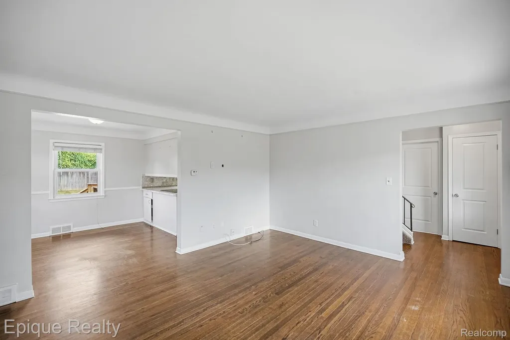 18317 Spring Court S Fraser City MI 48026