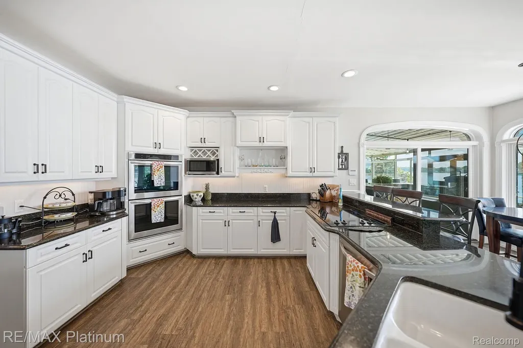 997 Thompson Shore Drive Oceola Township MI 48843