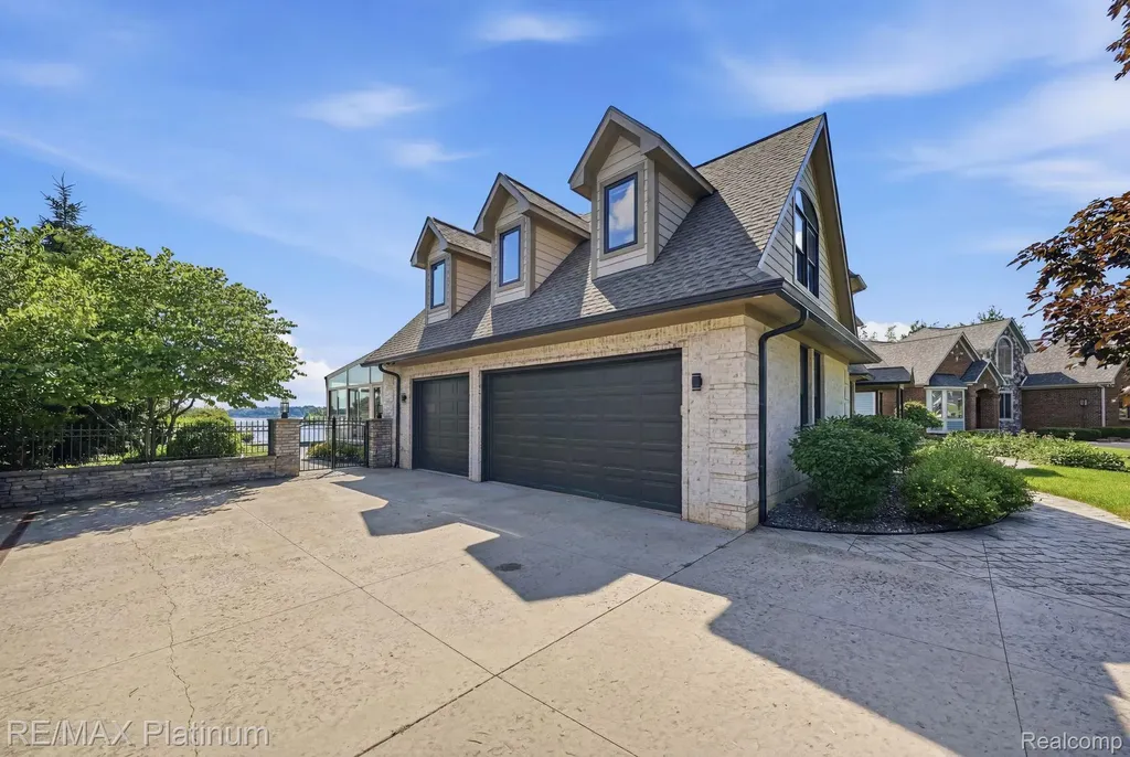 997 Thompson Shore Drive Oceola Township MI 48843