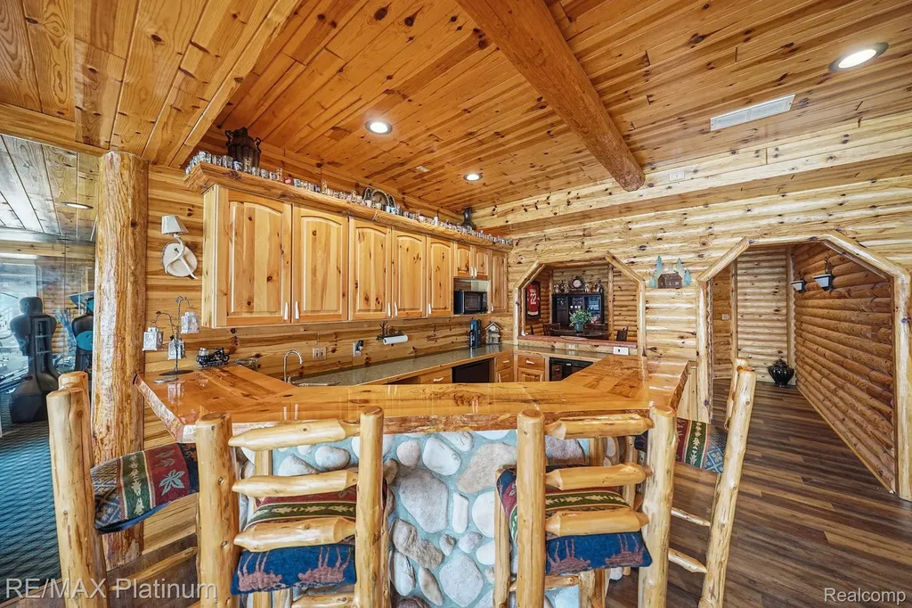 997 Thompson Shore Drive Oceola Township MI 48843