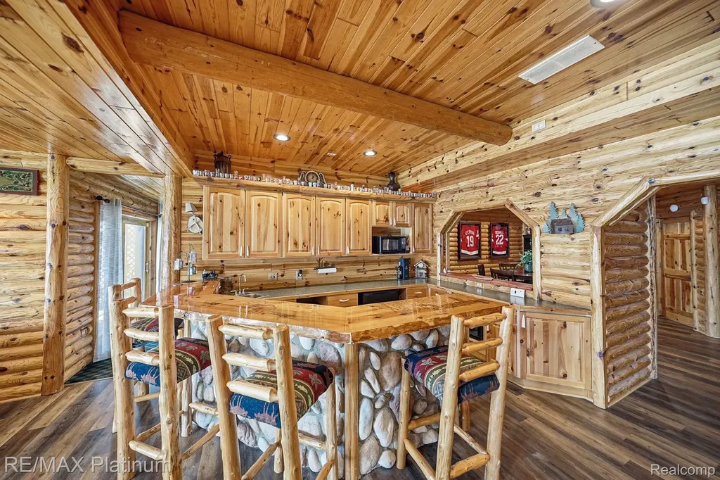 997 Thompson Shore Drive Oceola Township MI 48843