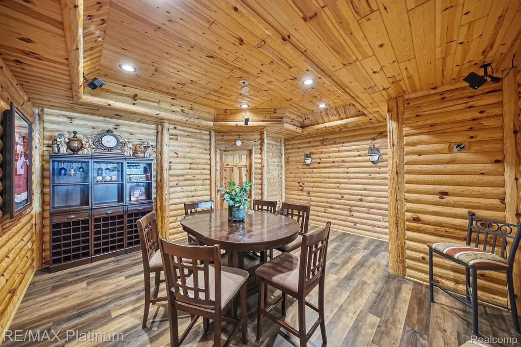 997 Thompson Shore Drive Oceola Township MI 48843