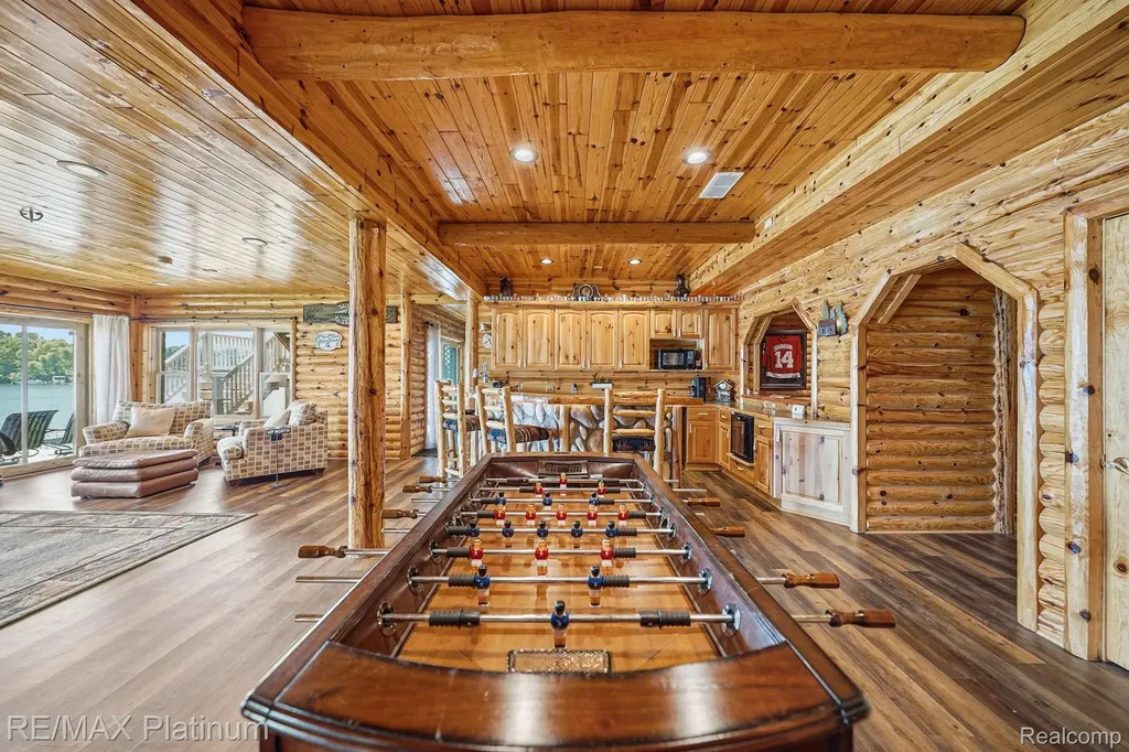 997 Thompson Shore Drive Oceola Township MI 48843