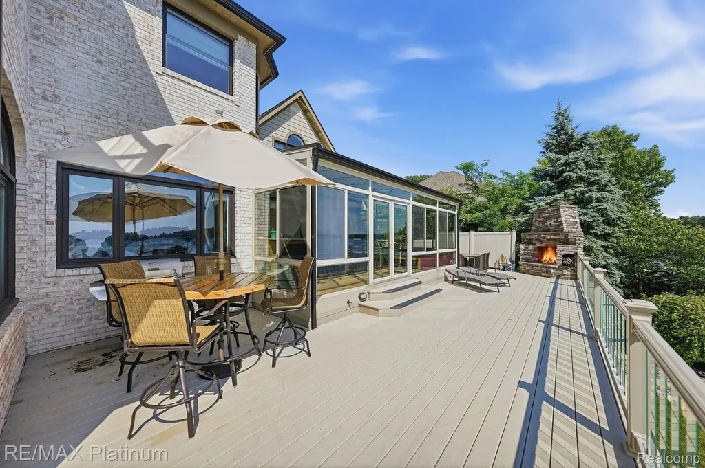 997 Thompson Shore Drive Oceola Township MI 48843