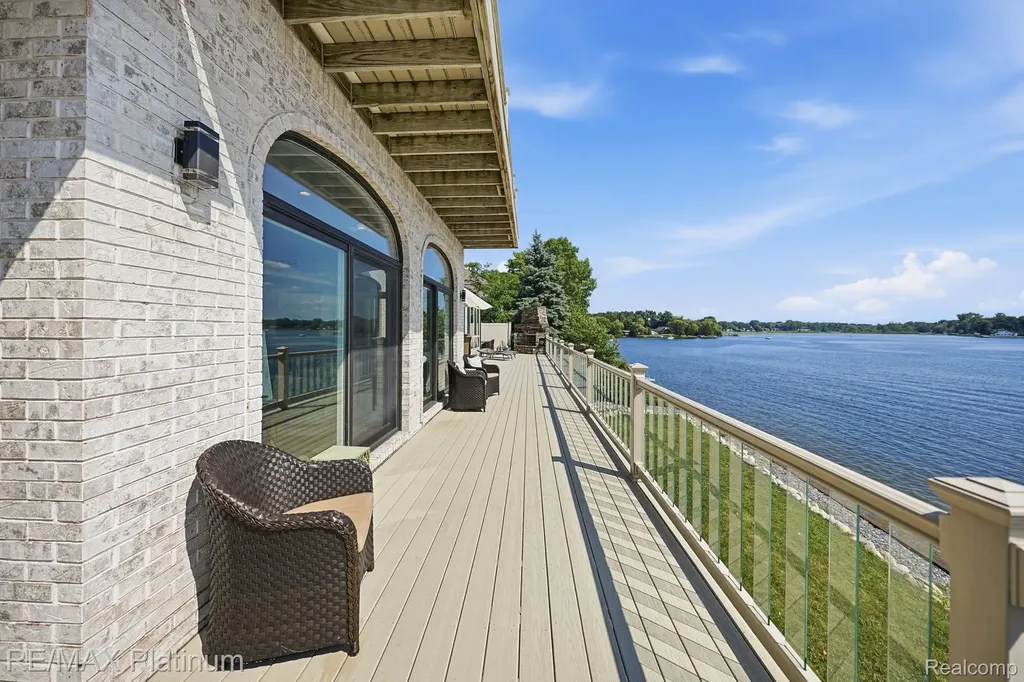 997 Thompson Shore Drive Oceola Township MI 48843