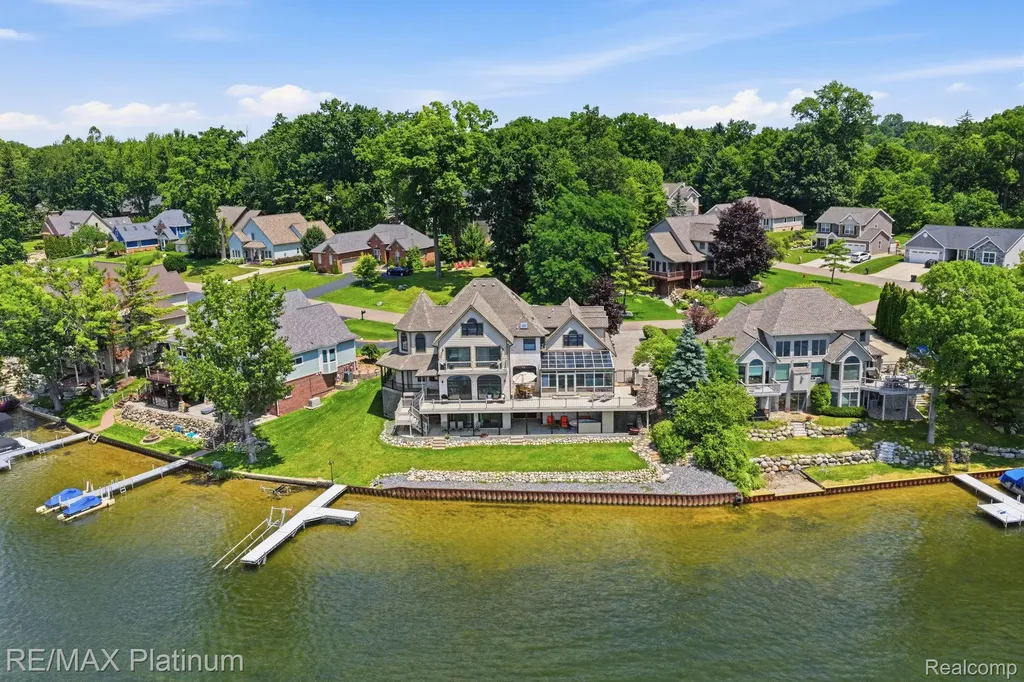 997 Thompson Shore Drive Oceola Township MI 48843