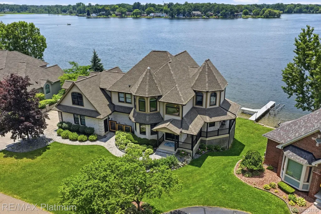997 Thompson Shore Drive Oceola Township MI 48843