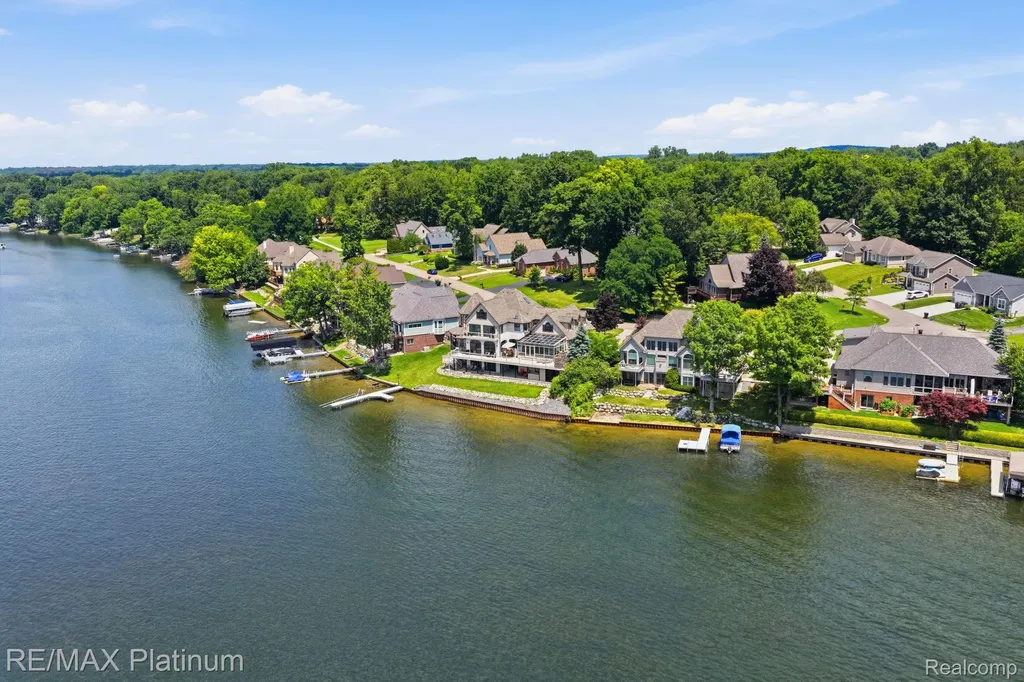 997 Thompson Shore Drive Oceola Township MI 48843