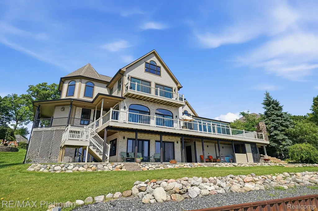 997 Thompson Shore Drive Oceola Township MI 48843
