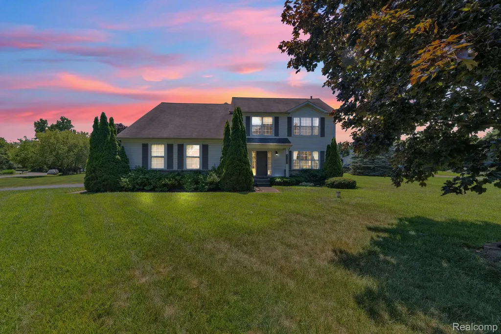 4740 Fox Chase White Lake Charter Township MI 48383