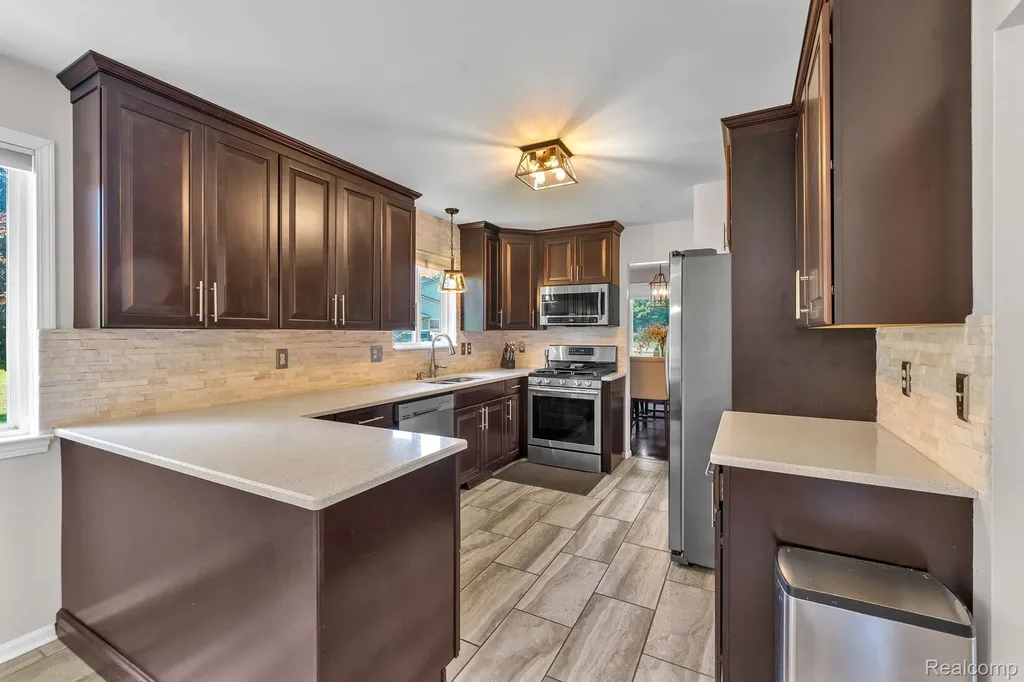 4740 Fox Chase White Lake Charter Township MI 48383