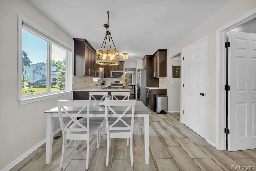 4740 Fox Chase White Lake Charter Township MI 48383