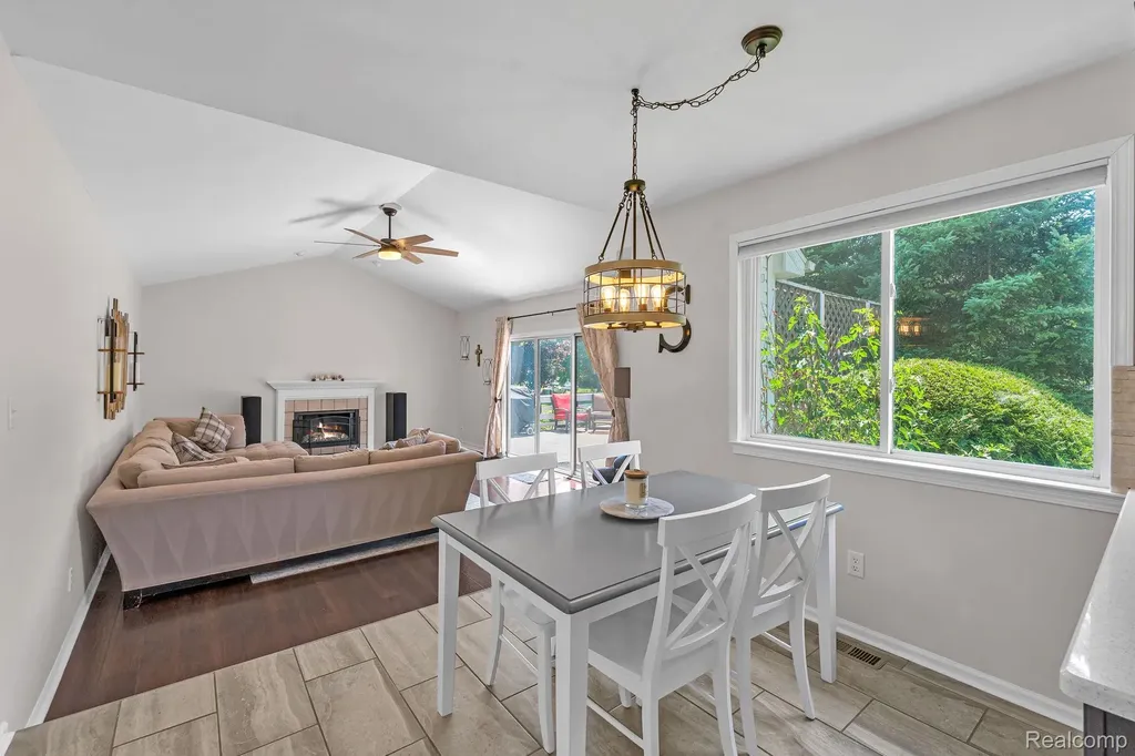 4740 Fox Chase White Lake Charter Township MI 48383
