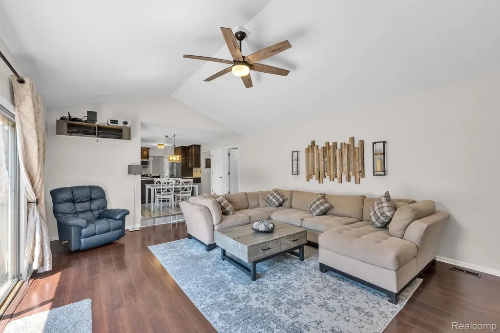 4740 Fox Chase White Lake Charter Township MI 48383