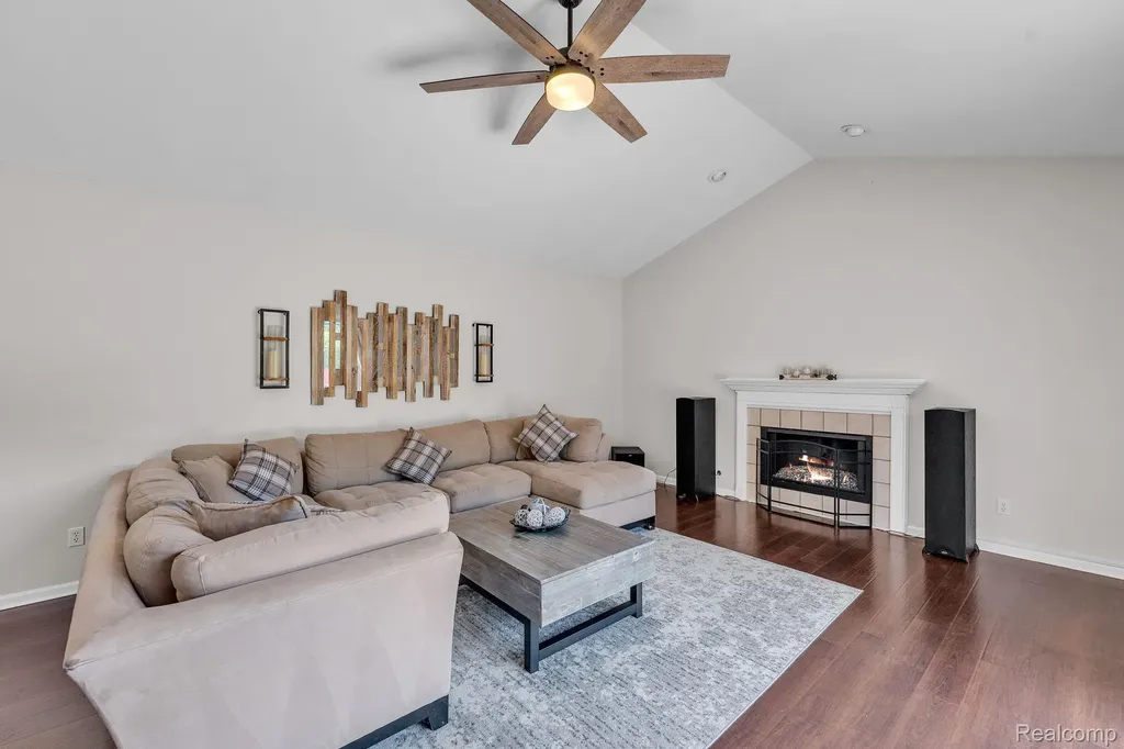 4740 Fox Chase White Lake Charter Township MI 48383