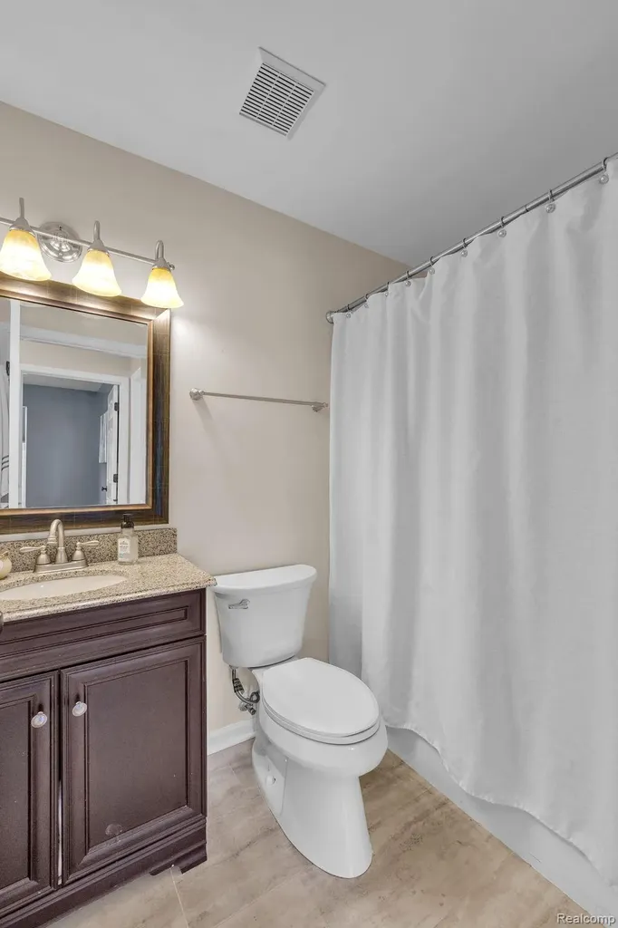 4740 Fox Chase White Lake Charter Township MI 48383