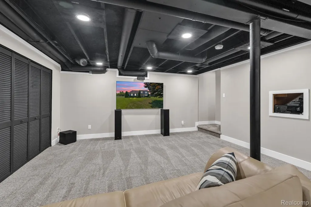 4740 Fox Chase White Lake Charter Township MI 48383