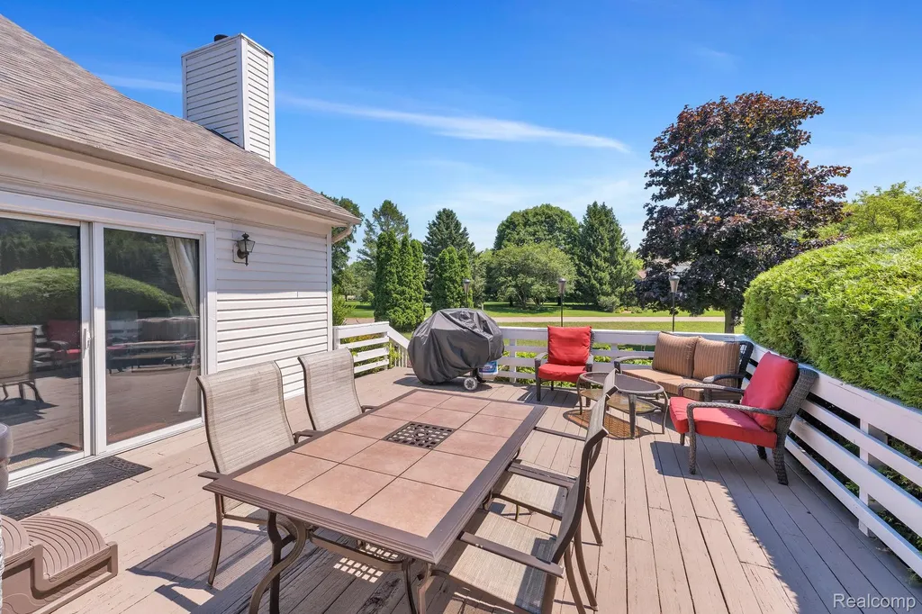 4740 Fox Chase White Lake Charter Township MI 48383