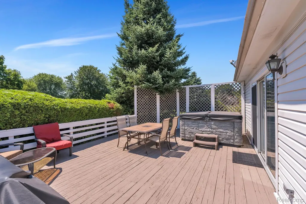 4740 Fox Chase White Lake Charter Township MI 48383