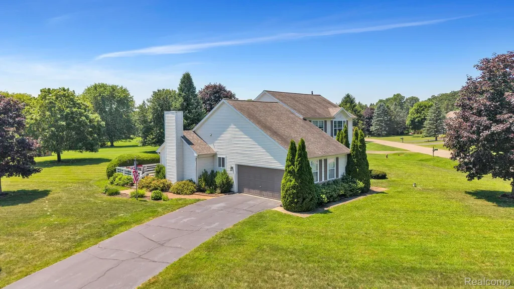 4740 Fox Chase White Lake Charter Township MI 48383