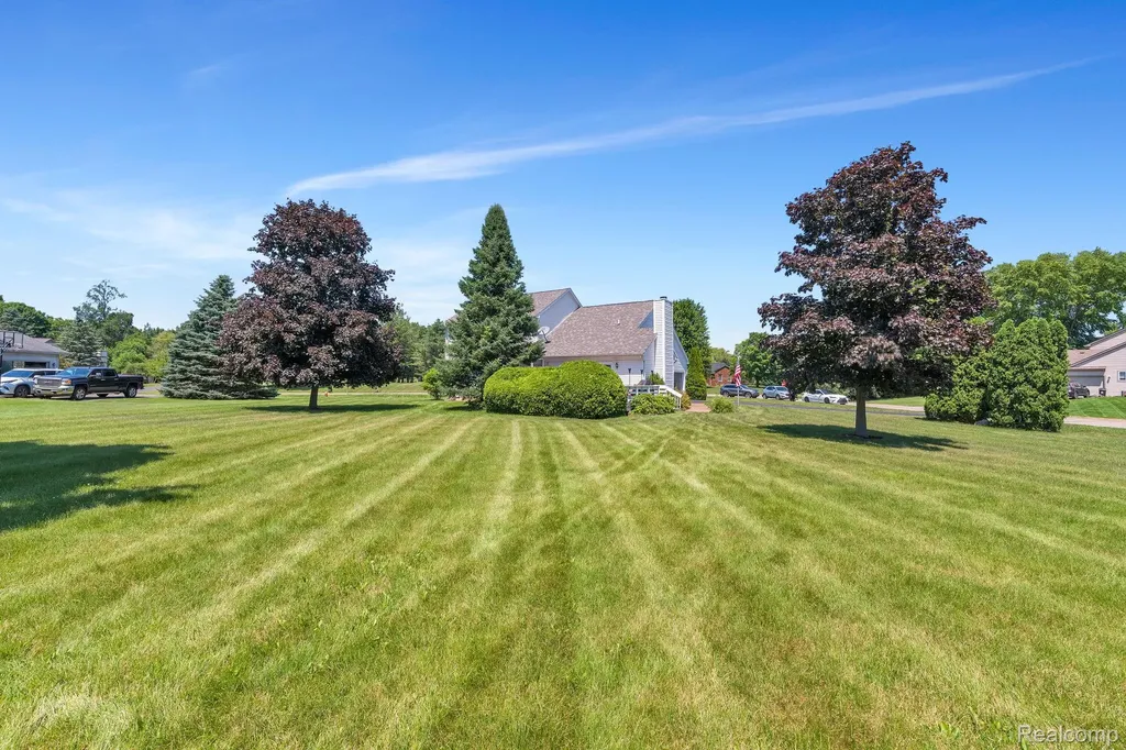 4740 Fox Chase White Lake Charter Township MI 48383