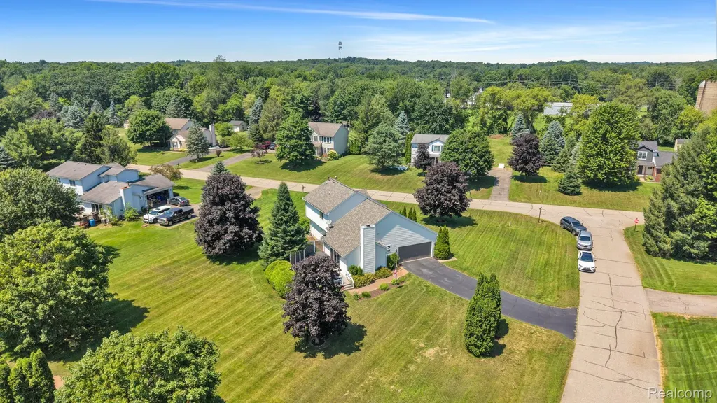 4740 Fox Chase White Lake Charter Township MI 48383