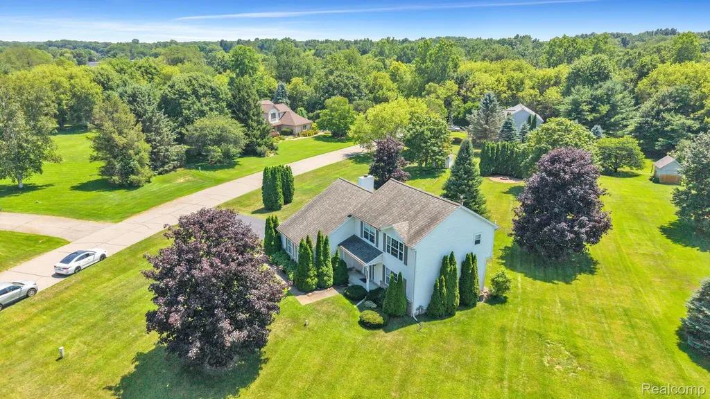 4740 Fox Chase White Lake Charter Township MI 48383