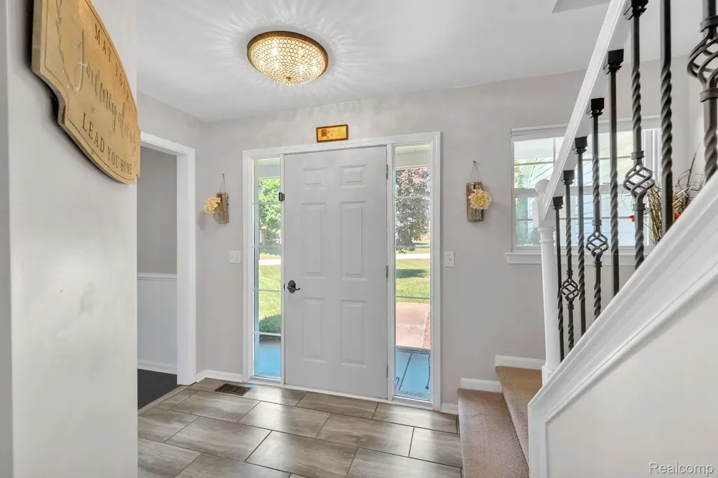 4740 Fox Chase White Lake Charter Township MI 48383
