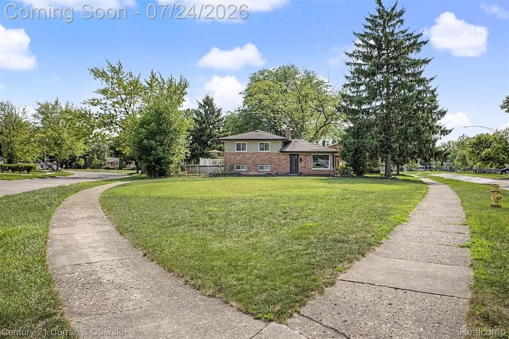 30633 Gladys Avenue Westland City MI 48185