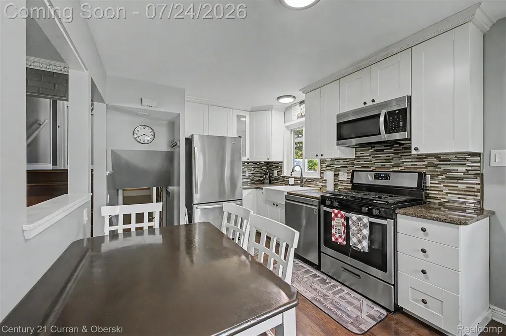 30633 Gladys Avenue Westland City MI 48185