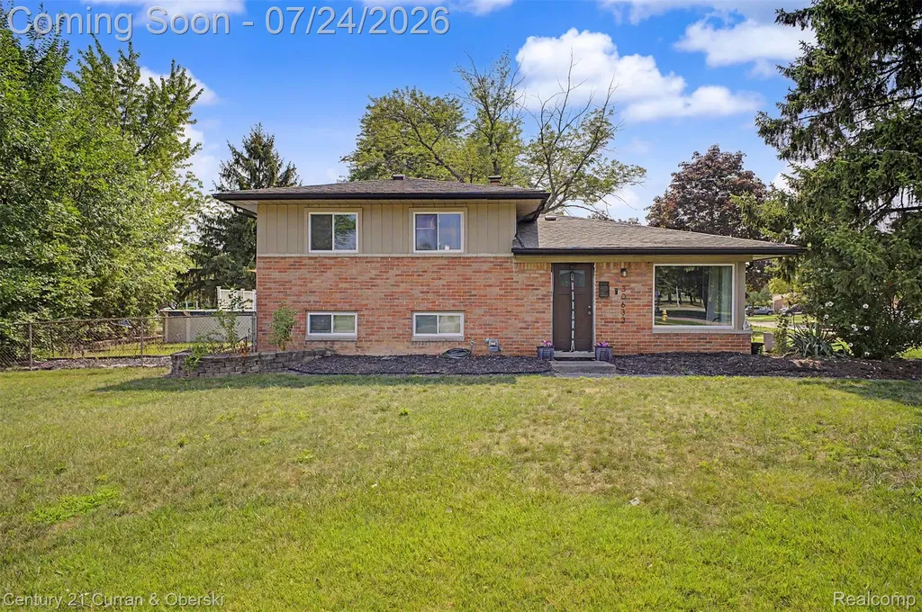 30633 Gladys Avenue Westland City MI 48185
