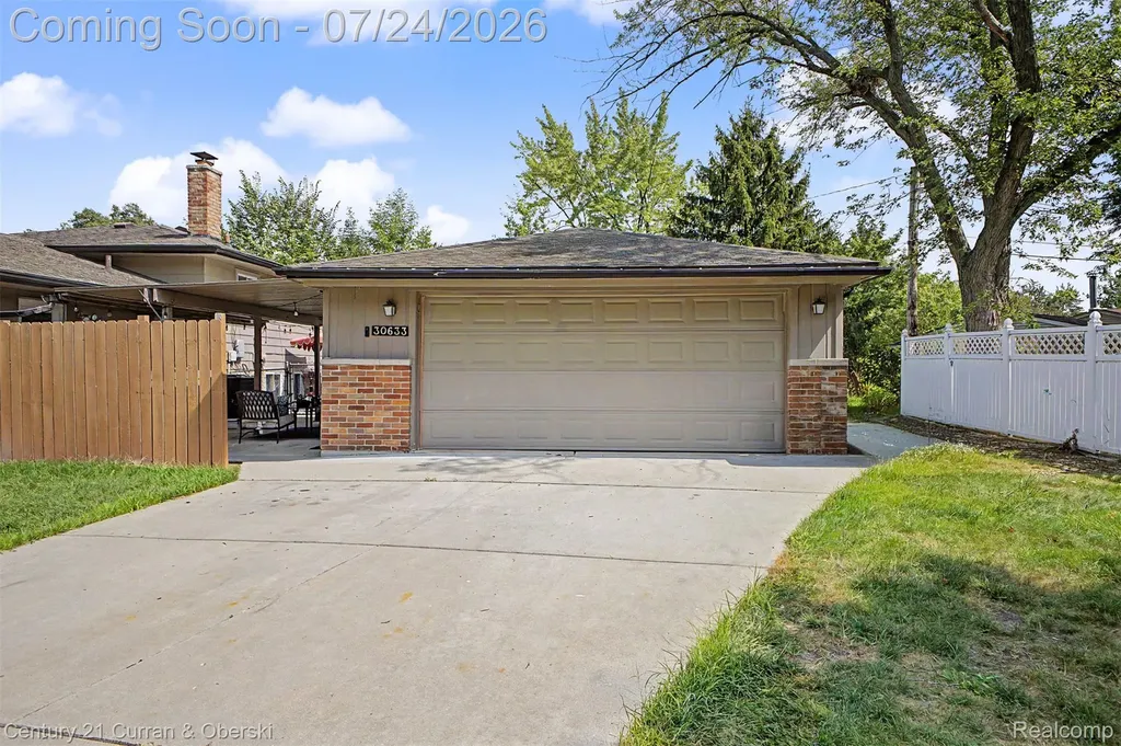 30633 Gladys Avenue Westland City MI 48185