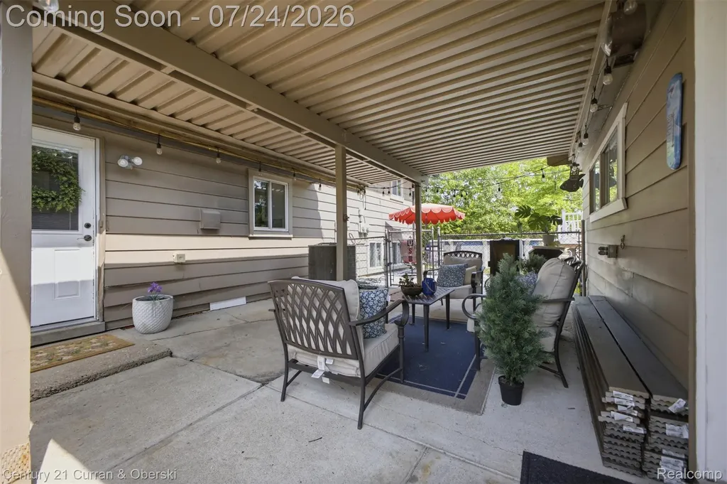 30633 Gladys Avenue Westland City MI 48185