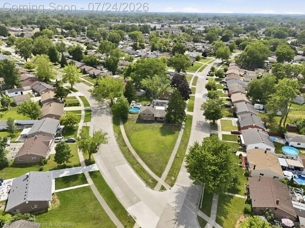 30633 Gladys Avenue Westland City MI 48185