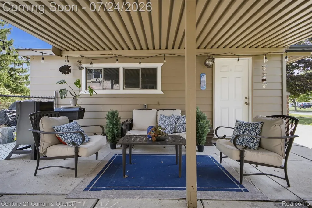 30633 Gladys Avenue Westland City MI 48185